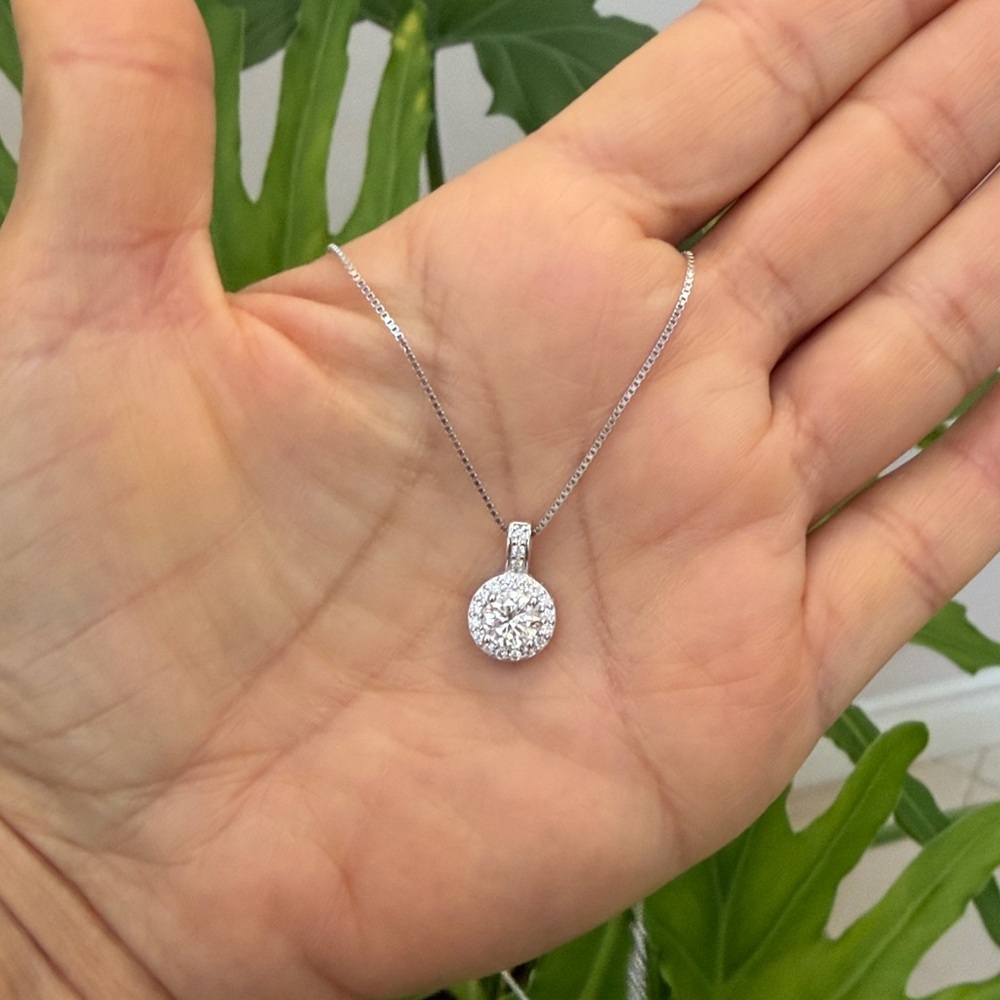 New 1.028 CT VVS1 color D Moissanite Pendant Necklace Real 925 Sterling Silver - Picture 3 of 10